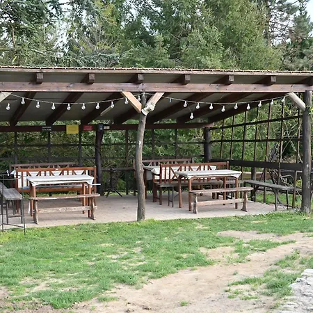 Napfeny مكان تخييم