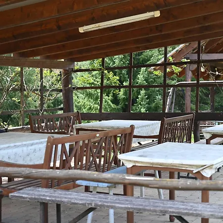 Napfeny مكان تخييم