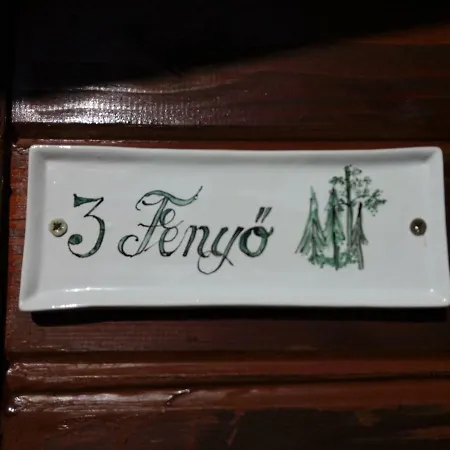 Napfeny مكان تخييم *